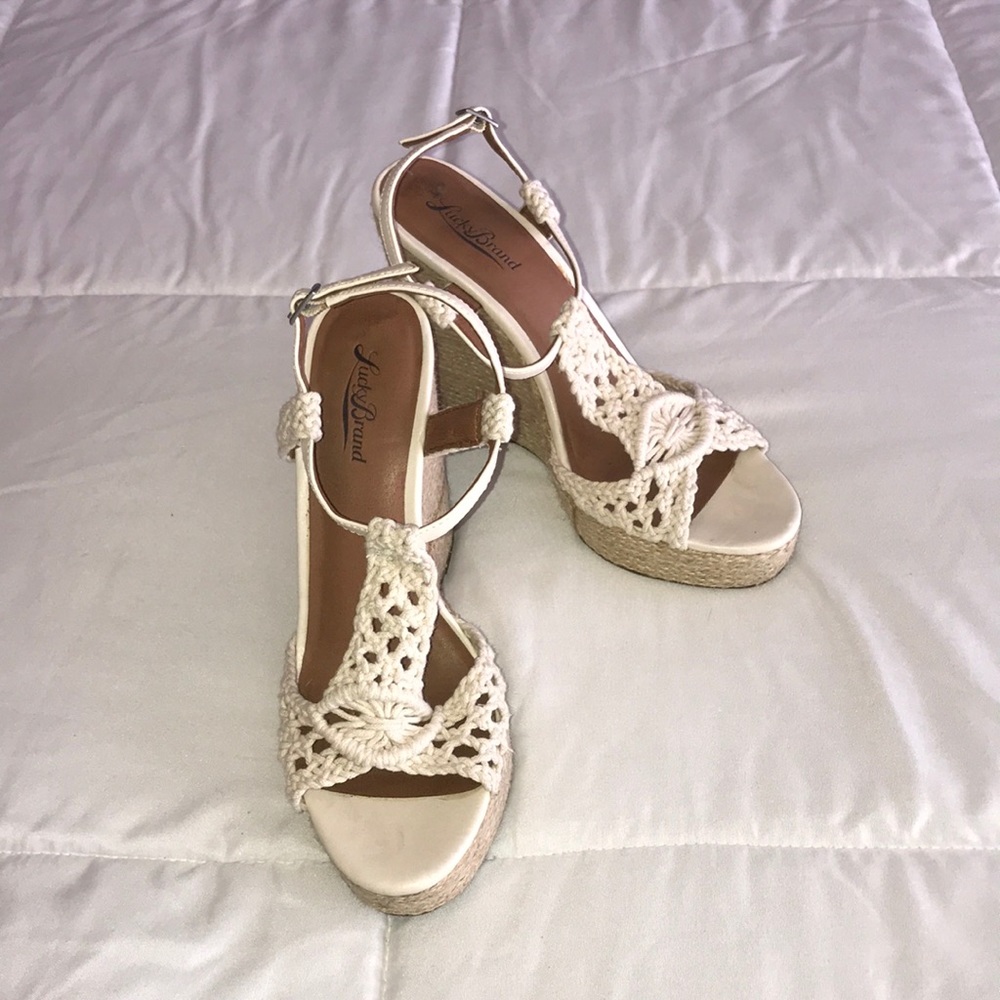 LIKE NEW Lucky Brand Crochet Wedges - Summer Staple